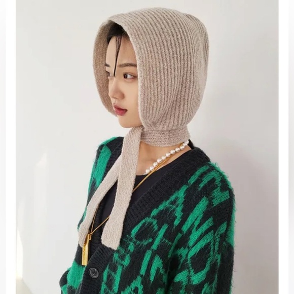 W concept balaclava hood with tie - Picture 3 of 4